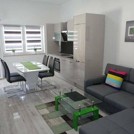 Apartments Silver Бол Екстериор снимка