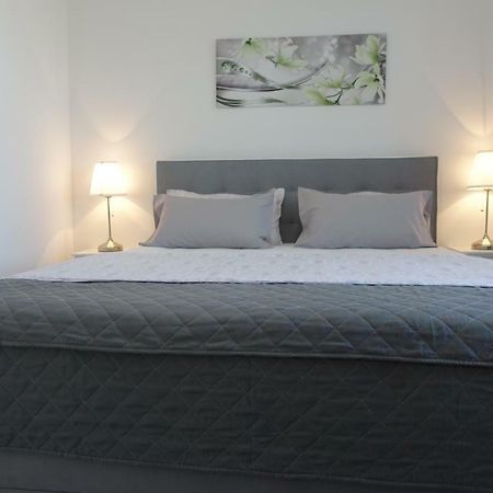 Apartments Silver Бол Екстериор снимка