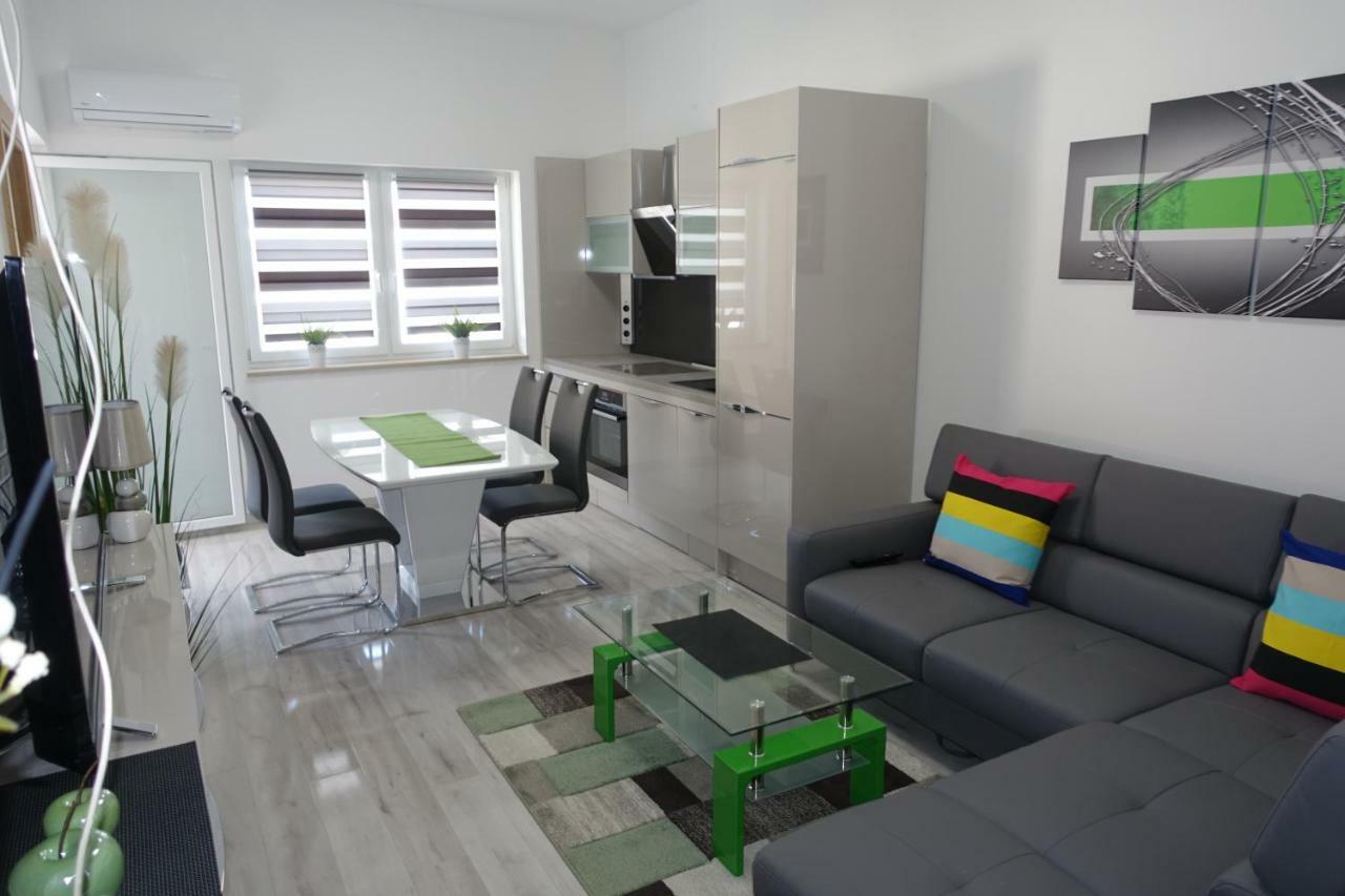 Apartments Silver Бол Екстериор снимка