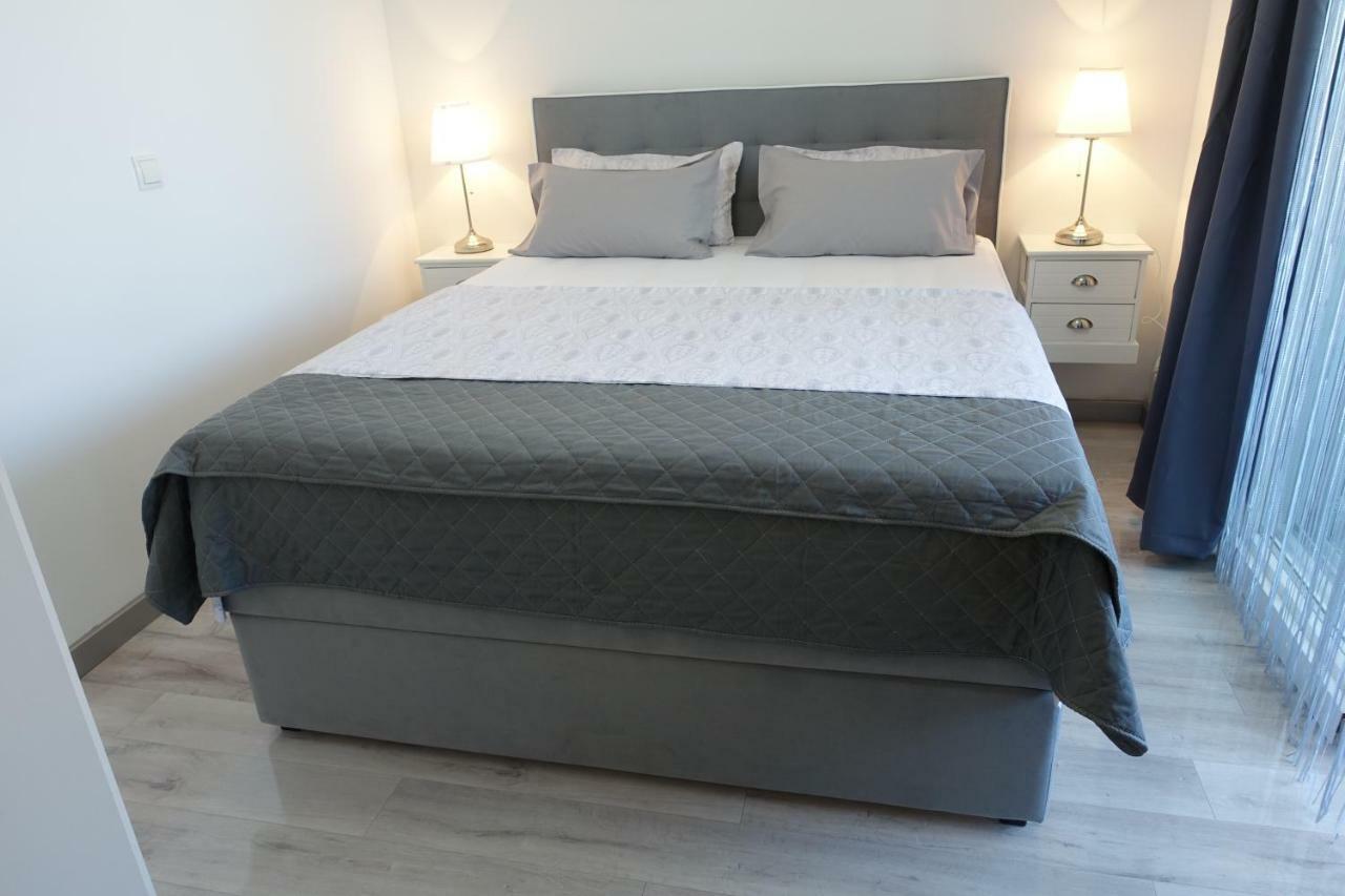 Apartments Silver Бол Екстериор снимка