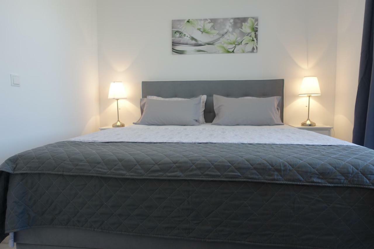 Apartments Silver Бол Екстериор снимка
