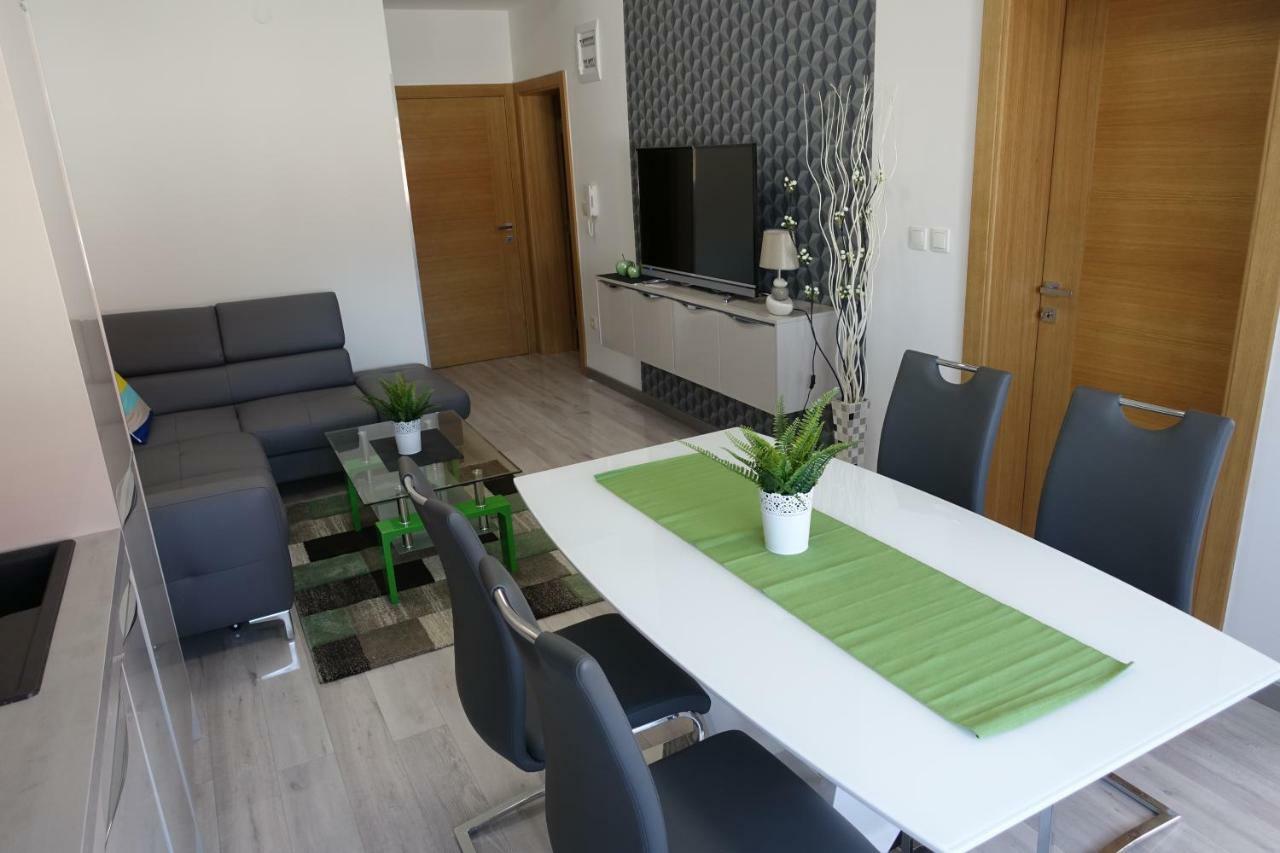 Apartments Silver Бол Екстериор снимка